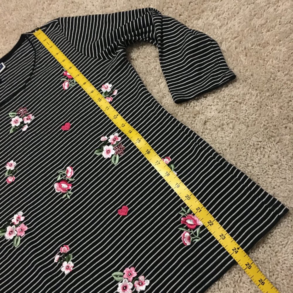 Karen Scott Pinstripe Cotton Jersey Long Sleeve Tee Floral Embroidered French Gi - Picture 14 of 15